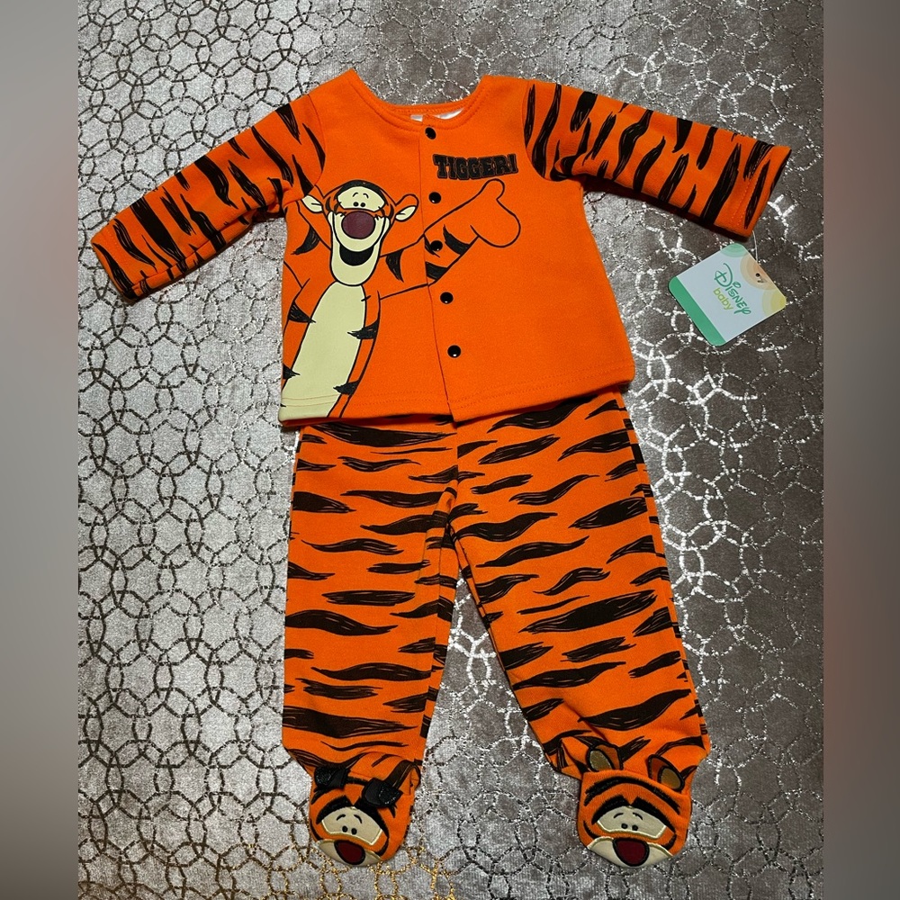 Disney Baby two-piece set 3/6 months.